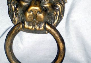 Lavlja glava ukrasna za kucanje